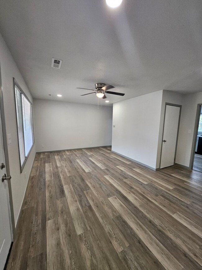 2821 E 14th St in Joplin, MO - Building Photo - Building Photo