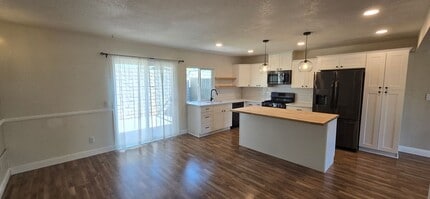 751 Vía Los Santos in San Dimas, CA - Building Photo - Building Photo