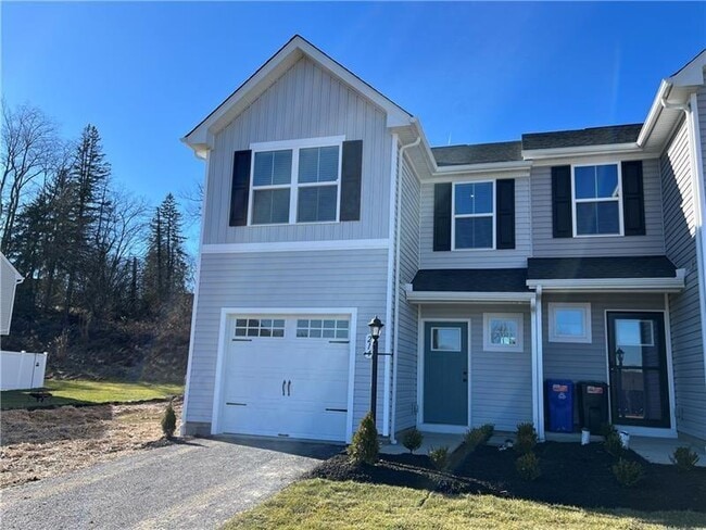 214 Smith Ln in Beaver Falls, PA - Foto de edificio - Building Photo