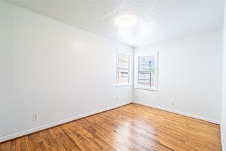 1726 Du Barry Ln in Houston, TX - Building Photo - Building Photo