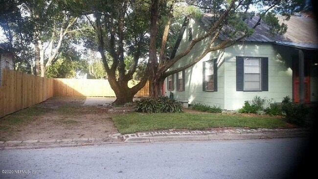 28 S Leonardi St in St. Augustine, FL - Building Photo - Building Photo