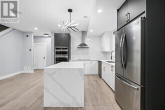 886 Byron Ave in Ottawa, ON - Building Photo - Building Photo