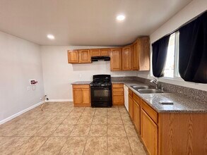 220 W Kettering St in Lancaster, CA - Building Photo - Building Photo