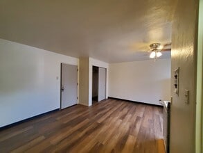 54 N Morris St, Unit 1 in Waynesburg, PA - Foto de edificio - Building Photo