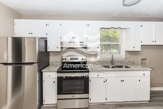 145 Briarwood Cir in Macon, GA - Building Photo - Building Photo