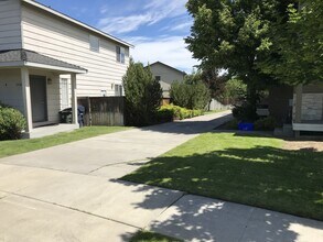 1330 NE Tucson Way in Bend, OR - Building Photo - Building Photo