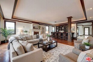 209 S Anita Ave in Los Angeles, CA - Building Photo