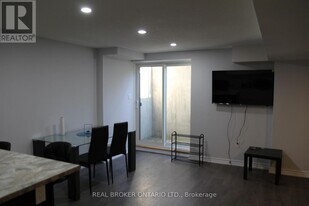 31 Swordfish Dr in Whitby, ON - Building Photo