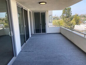 8701 Delgany Ave, Unit 215 in Playa Del Rey, CA - Building Photo - Building Photo