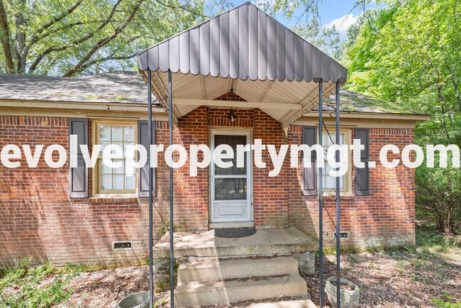 555 Quinn Rd in Collierville, TN - Foto de edificio - Building Photo