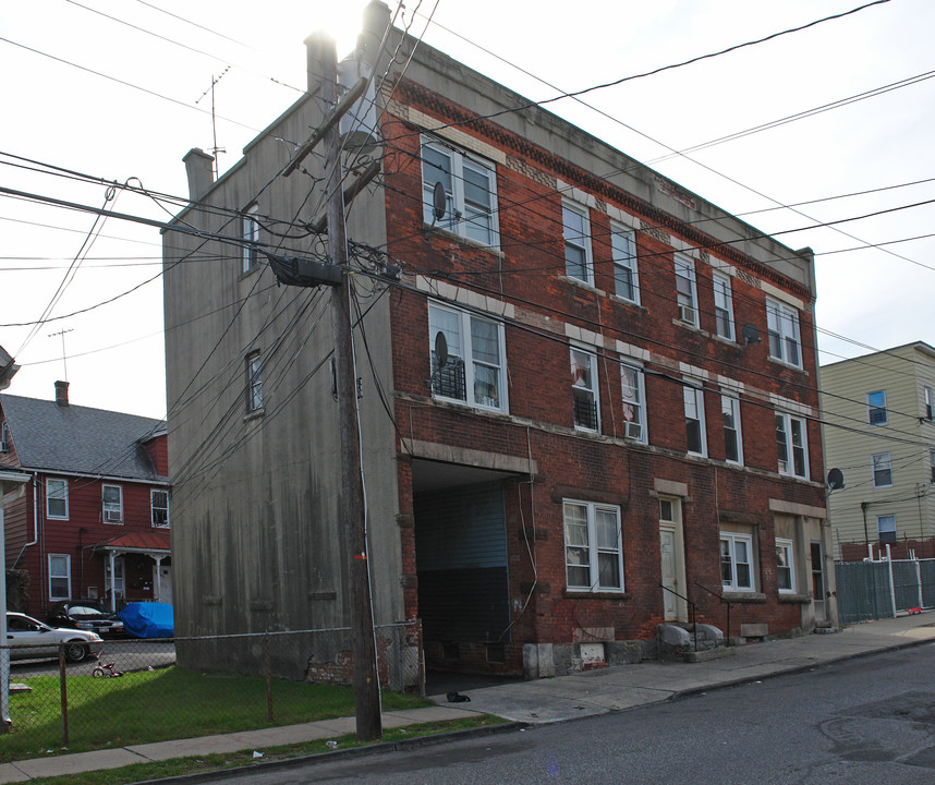 49 Oak St in Port Chester, NY - Foto de edificio