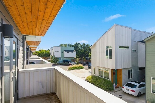 814 N Bluff Dr in Austin, TX - Foto de edificio - Building Photo