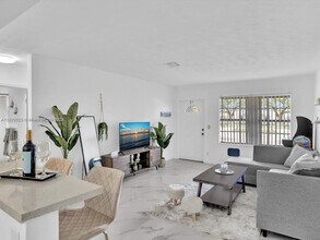 1092 SW 3rd St in Hallandale Beach, FL - Building Photo - Building Photo