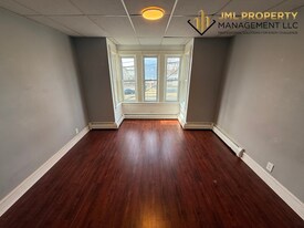 834 Eastern Ave, Unit 2 in Fall River, MA - Building Photo