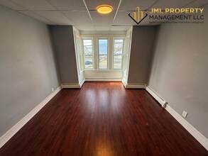 834 Eastern Ave in Fall River, MA - Building Photo - Building Photo