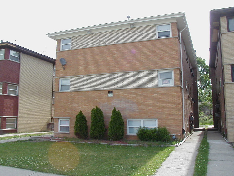 14931 Washington Ave in Harvey, IL - Foto de edificio