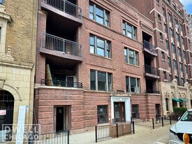 618 W Patterson Ave, Unit 2E in Chicago, IL - Building Photo