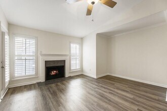 210 Granville Ct in Atlanta, GA - Building Photo - Building Photo