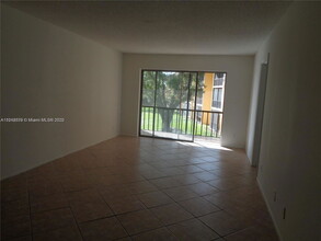 7801 S Colony Cir in Tamarac, FL - Building Photo - Building Photo