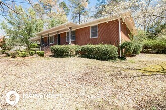 6120 Longino Dr in Union City, GA - Building Photo - Building Photo