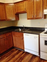 Chapel Lake Apartments in Virginia Beach, VA - Foto de edificio - Building Photo