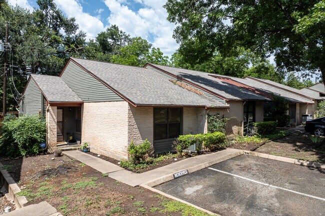 Timbers Condominiums in Austin, TX - Foto de edificio - Building Photo