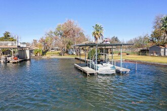 316 Beach Dr in Sunrise Beach Village, TX - Building Photo - Building Photo