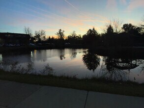 1905 Tall Oaks Dr in Aurora, IL - Foto de edificio - Building Photo
