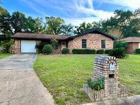7615 Long Meadow Ln in Pensacola, FL - Building Photo