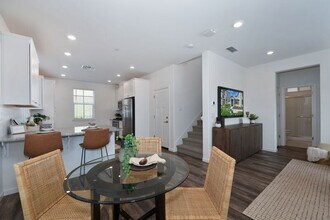 1588 Parkside Way in Roseville, CA - Building Photo - Building Photo