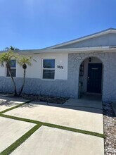 5605 SW 24th Ave in Fort Lauderdale, FL - Building Photo - Building Photo