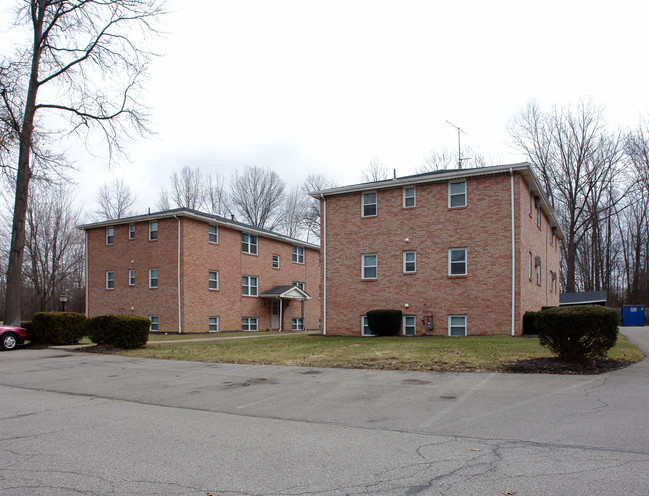 280-340 Maplewood Dr in Cortland, OH - Foto de edificio - Building Photo