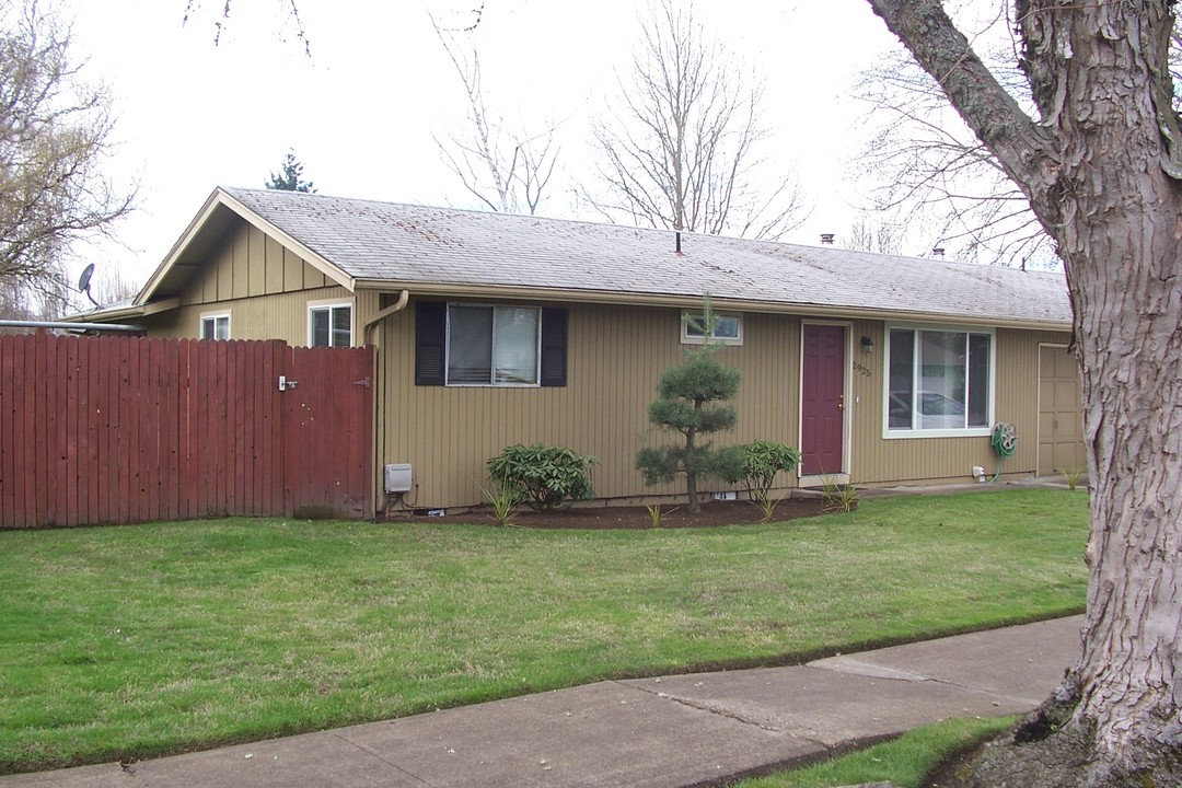 3290 Starr Ct NE in Salem, OR - Building Photo