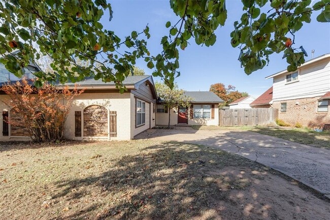 645 Redstone Ave in Edmond, OK - Building Photo - Building Photo
