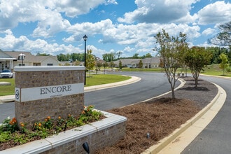 Encore at Beacon Place in Kathleen, GA - Foto de edificio - Building Photo