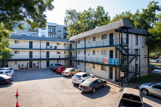 Barton Springs Apartments in Austin, TX - Building Photo - Primary Photo