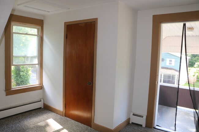 122 Meredith Ave, Unit 3 in Nedrow, NY - Building Photo - Building Photo