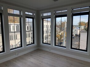 157 Everett St in Boston, MA - Building Photo - Building Photo