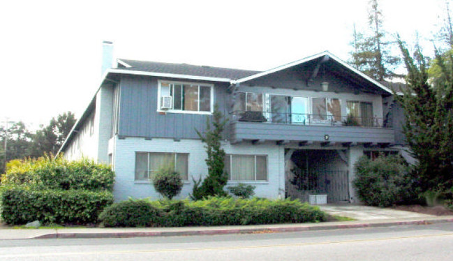 2 Cuesta Dr in Los Altos, CA - Foto de edificio - Building Photo