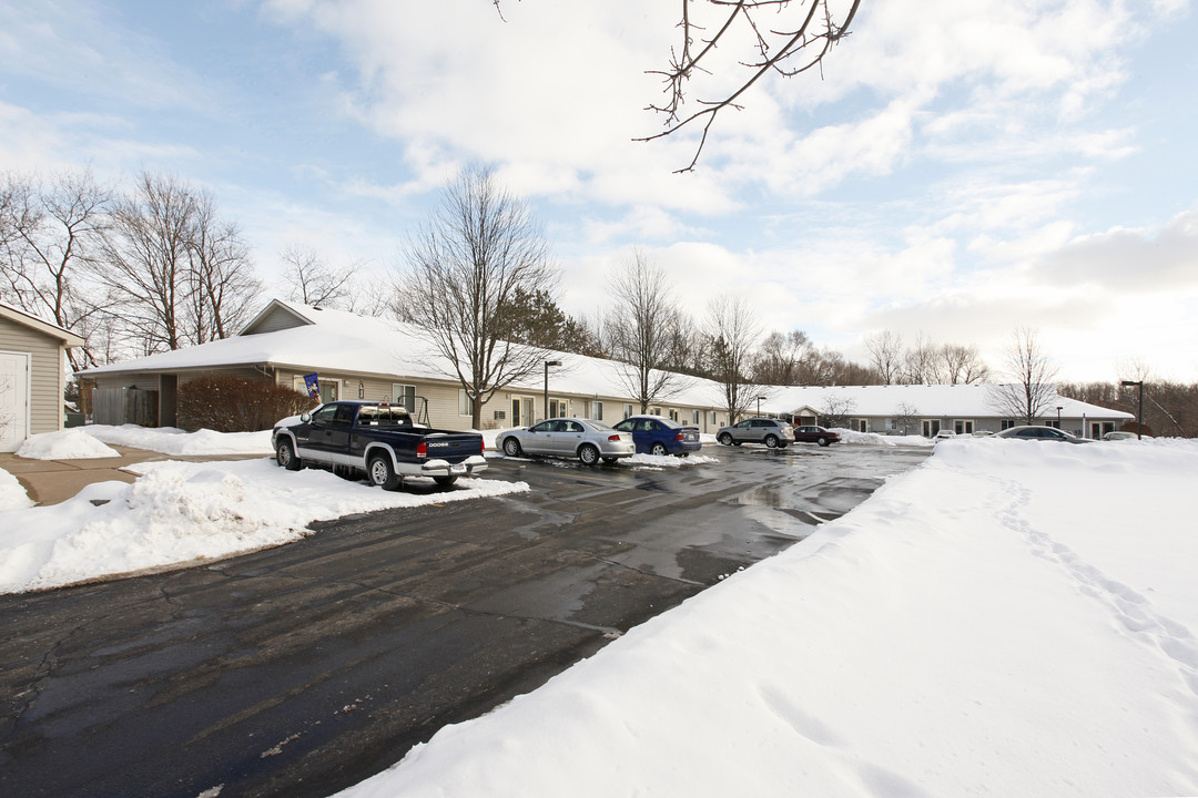 Woodhill Senior Apartments in Manchester, MI - Building Photo