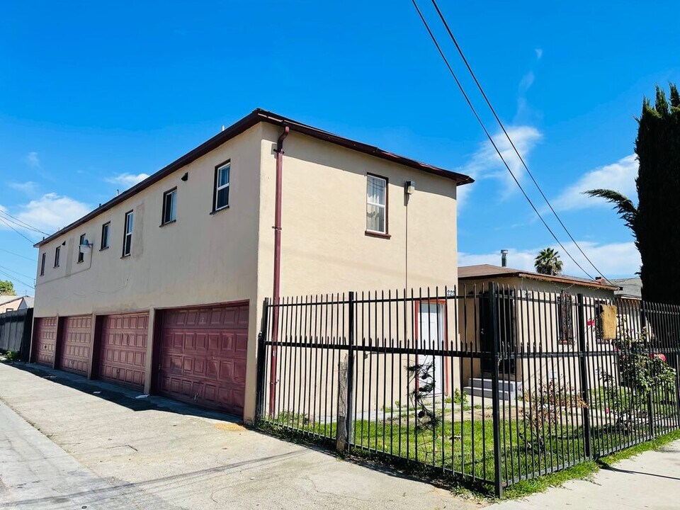 220 N Rose Ave in Compton, CA - Building Photo