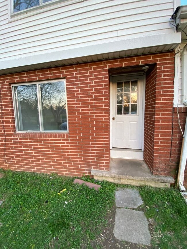 150 Pembroke Oak Grove Rd in Oak Grove, KY - Building Photo - Building Photo