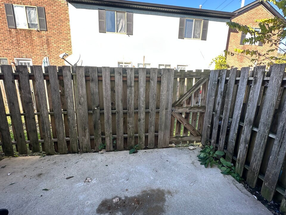 7344 Fall Creek Ln in Columbus, OH - Building Photo