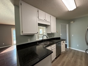 14357 Estates Ave in Apple Valley, MN - Building Photo - Building Photo