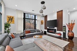 721 Longleaf Dr NE in Atlanta, GA - Foto de edificio - Building Photo