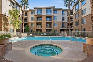 1701 E Colter St, Unit 333 in Phoenix, AZ - Building Photo