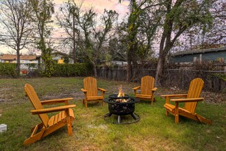 911 W Wildwood Dr in San Antonio, TX - Foto de edificio - Building Photo