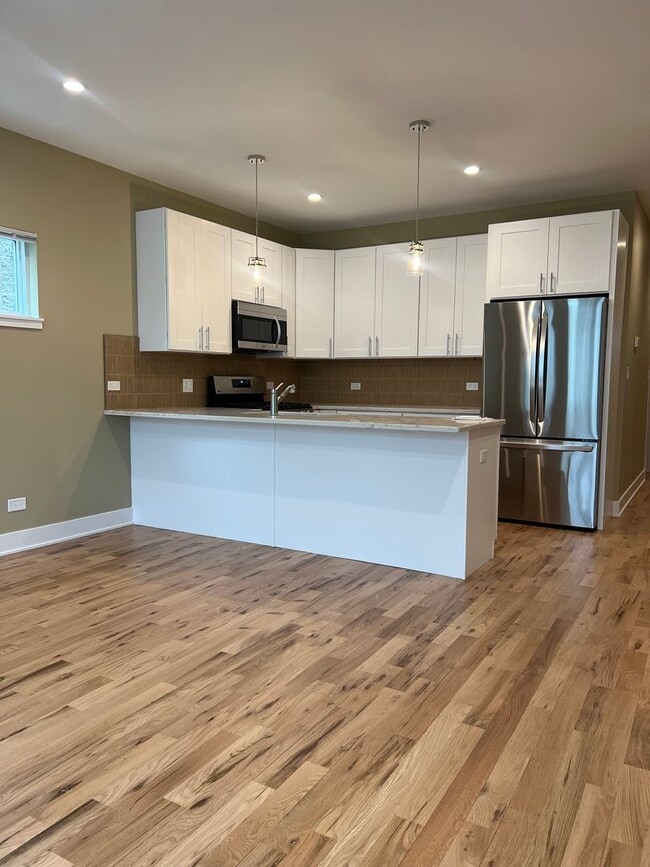 4231 S Champlain Ave