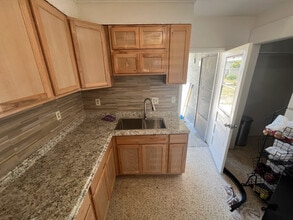 2035 Jo an Dr in Sarasota, FL - Building Photo - Building Photo