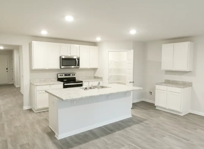 3904 Silver Spur Rd in Callaway, FL - Building Photo - Building Photo